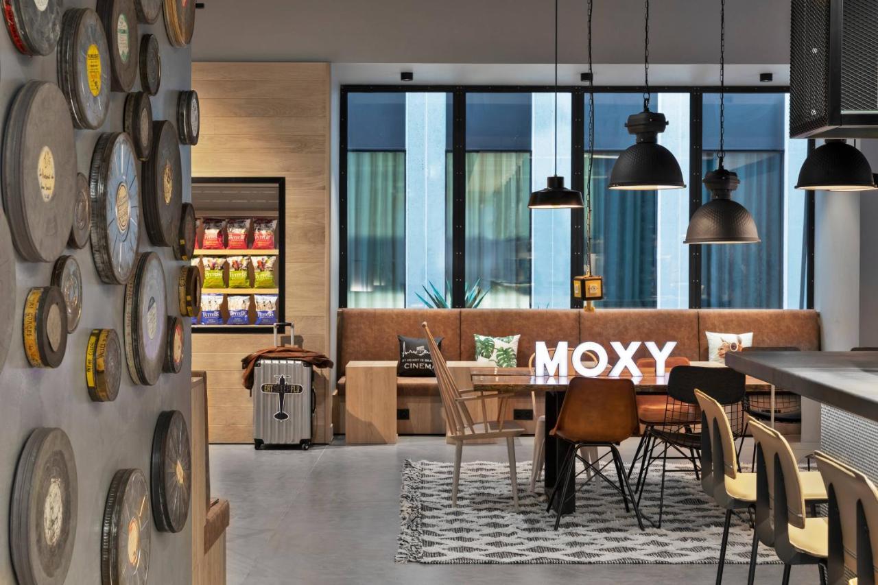 Moxy Lyon Airport Hotel Colombier-Saugnieu Exterior foto